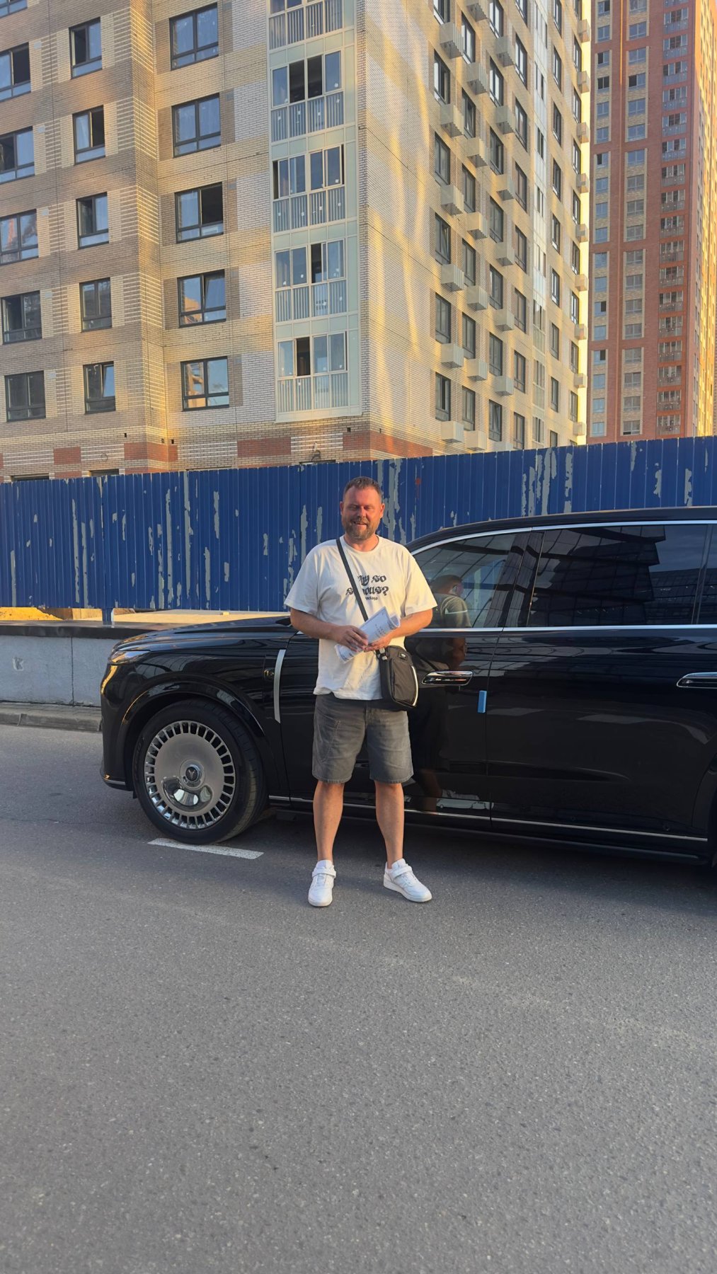 Клиент КарМакс с автомобилем