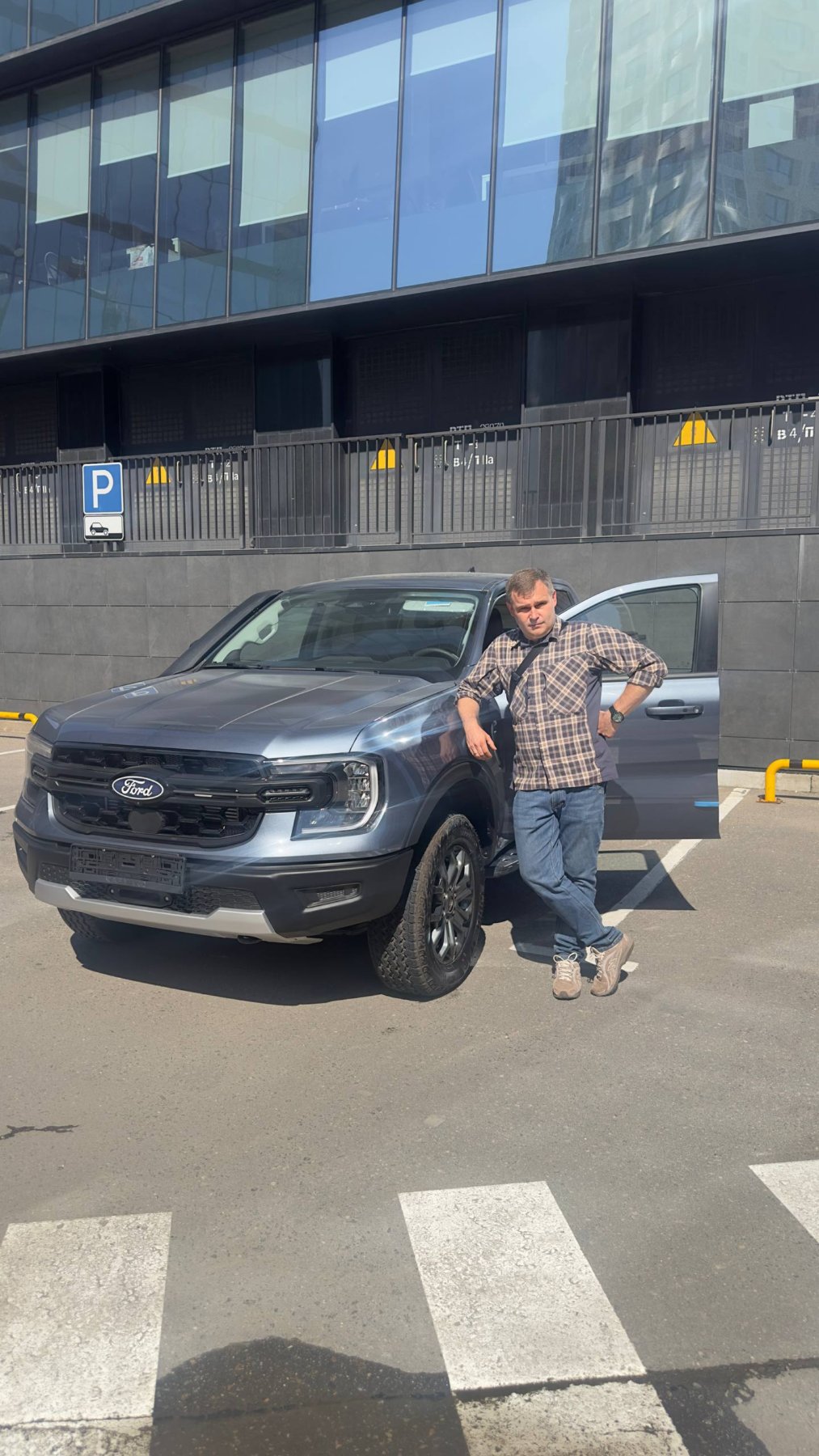 Клиент КарМакс с автомобилем