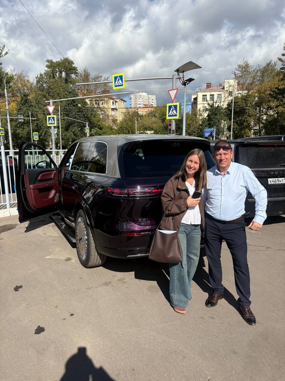 Клиент КарМакс с автомобилем